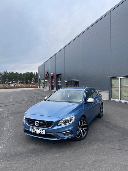 Volvo V60 2 of 5