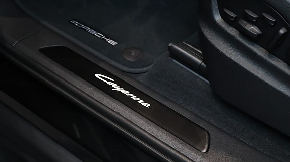 Porsche Cayenne 9 of 11