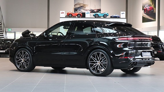 Porsche Cayenne 2 of 5