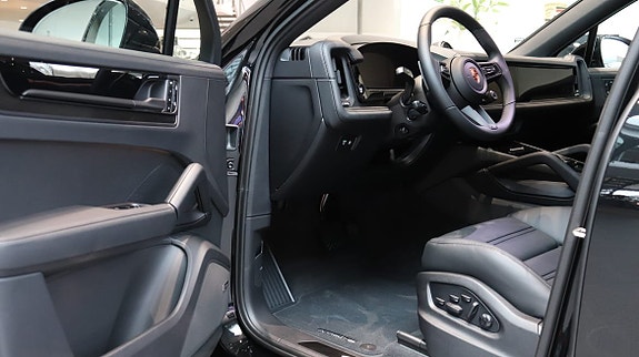 Porsche Cayenne 8 of 11