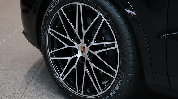 Porsche Cayenne 6 of 11