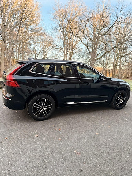 Volvo XC60 2 of 12