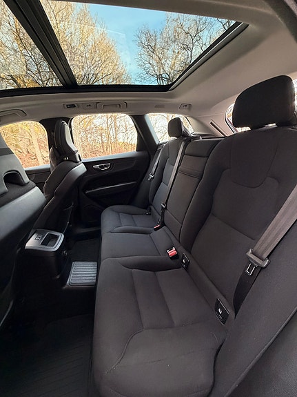 Volvo XC60 8 of 12