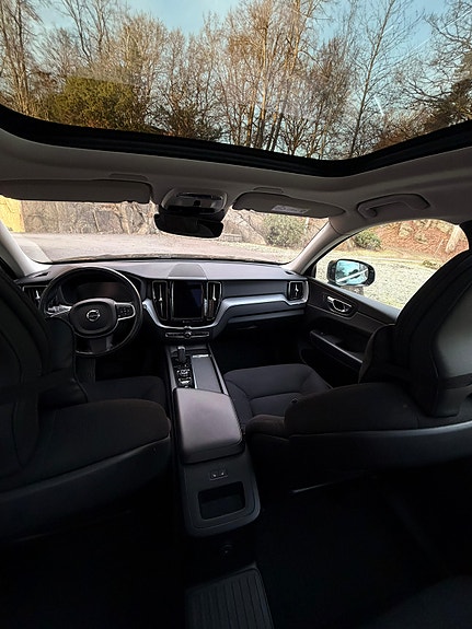 Volvo XC60 7 of 12