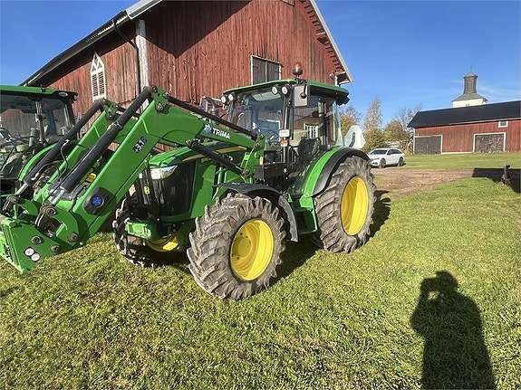 John Deere 5115M TRAKTOR