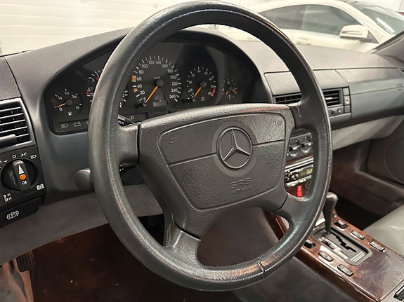 Mercedes-Benz SL300 12 of 22