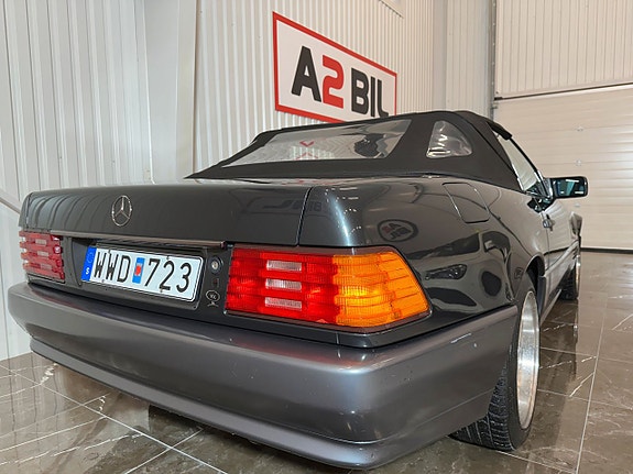 Mercedes-Benz SL300 5 of 22