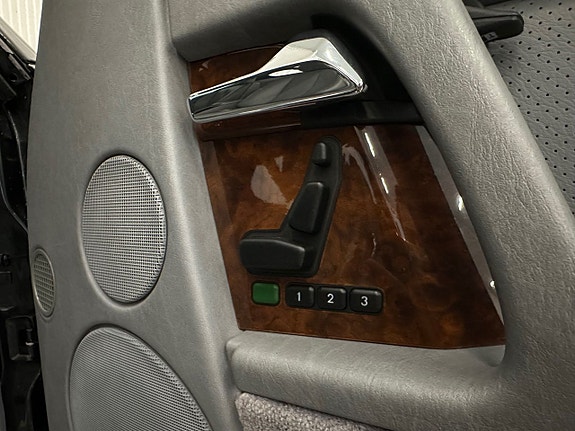 Mercedes-Benz SL300 16 of 22