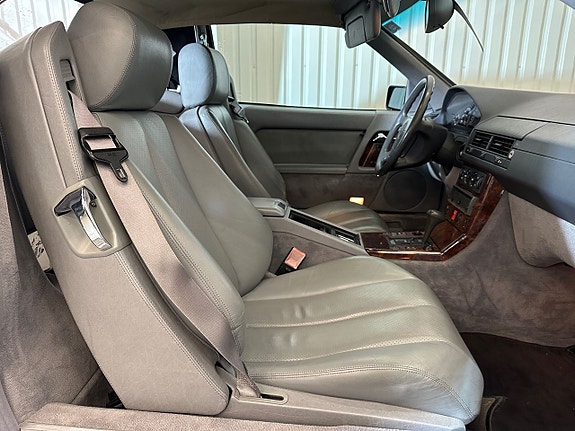 Mercedes-Benz SL300 7 of 22