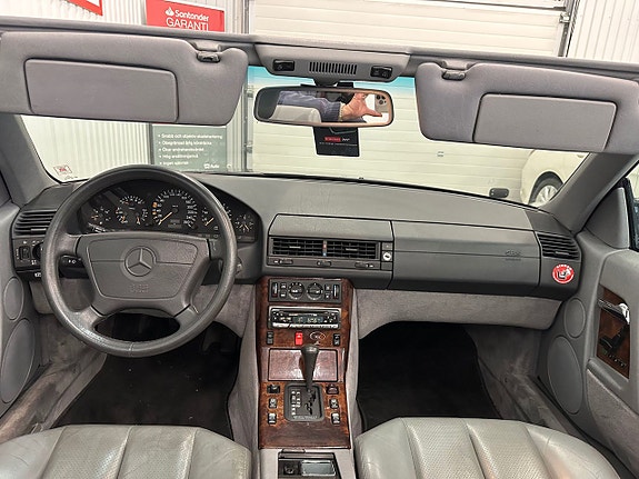Mercedes-Benz SL300 11 of 22