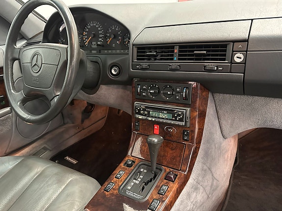 Mercedes-Benz SL300 9 of 22