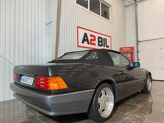 Mercedes-Benz SL300 4 of 22