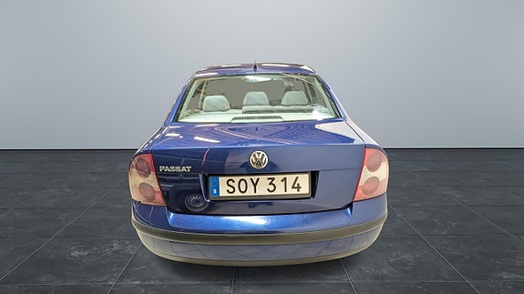 Volkswagen Passat 6 of 10