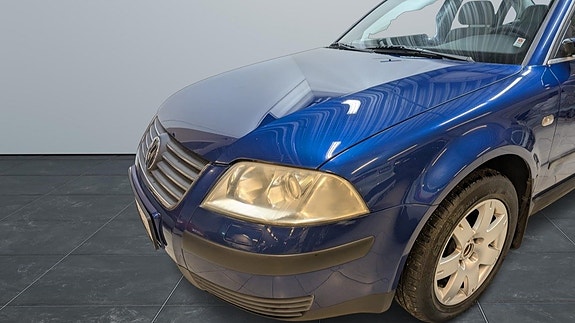Volkswagen Passat 2 of 5