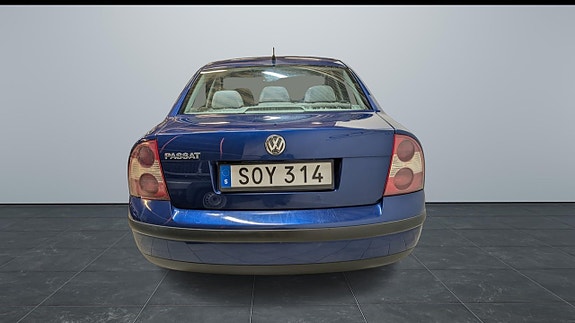 Volkswagen Passat 10 of 10