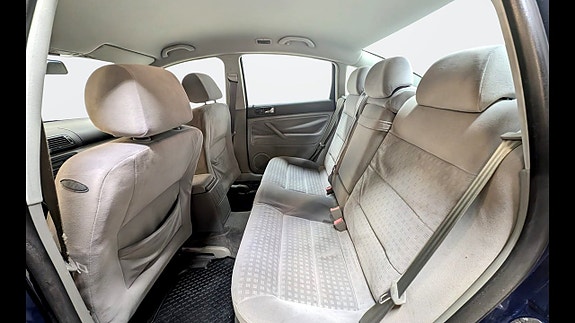 Volkswagen Passat 7 of 10