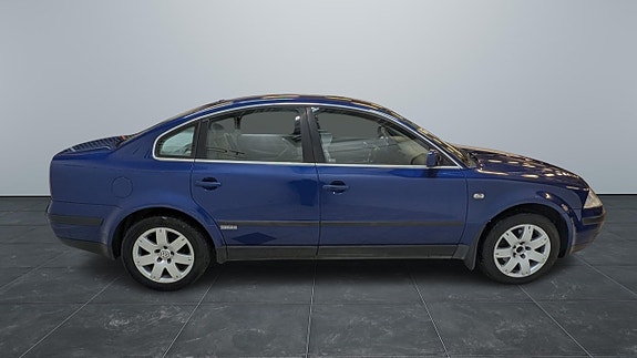 Volkswagen Passat 8 of 10
