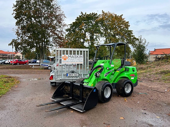 Hyr Avant kompaktlastare 528