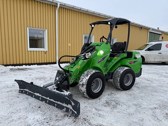 Hyr Avant kompaktlastare 528