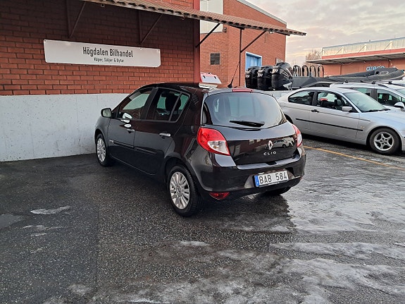 Renault Clio 8 of 13