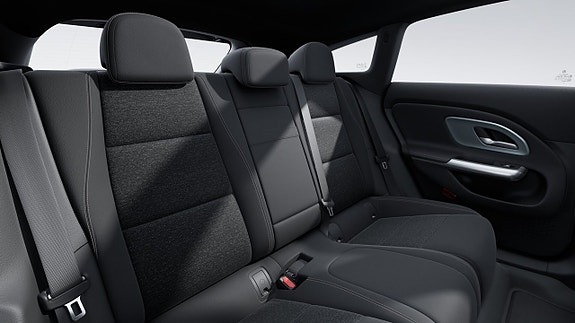 Mercedes-Benz CLA350 14 of 17