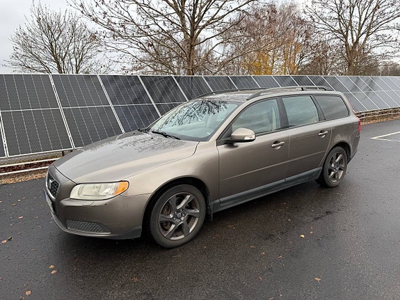 VOLVO V70 A-TRAKTOR DIESEL AUTOMAT