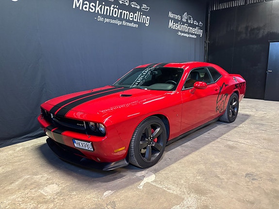 Dodge Challenger 2 of 5