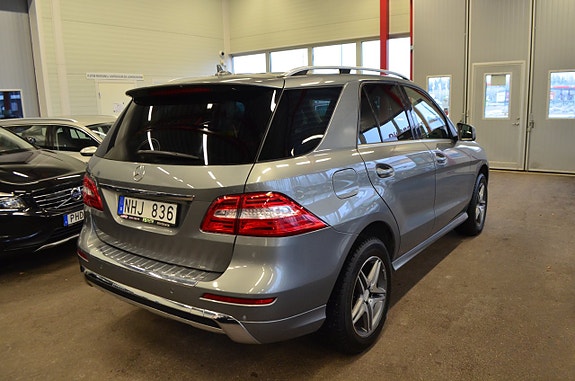 Mercedes-Benz ML350 15 of 24