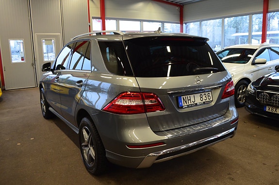 Mercedes-Benz ML350 16 of 24
