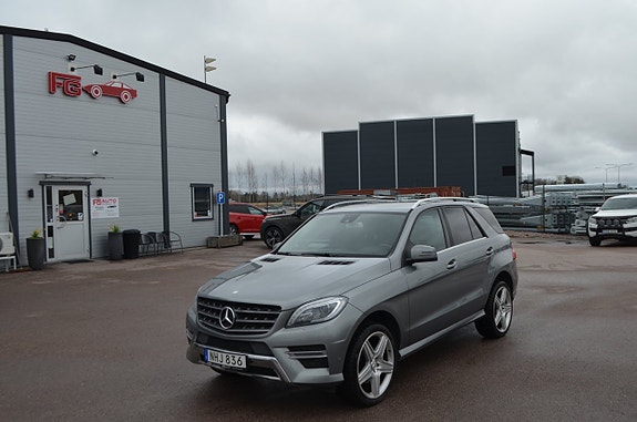 Mercedes-Benz ML350 2 of 5