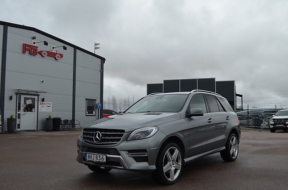 Mercedes-Benz ML350 3 of 5