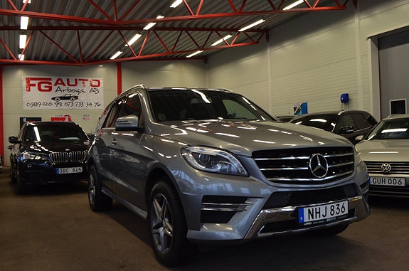 Mercedes-Benz ML350 12 of 24