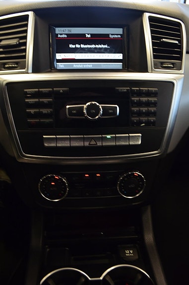 Mercedes-Benz ML350 22 of 24