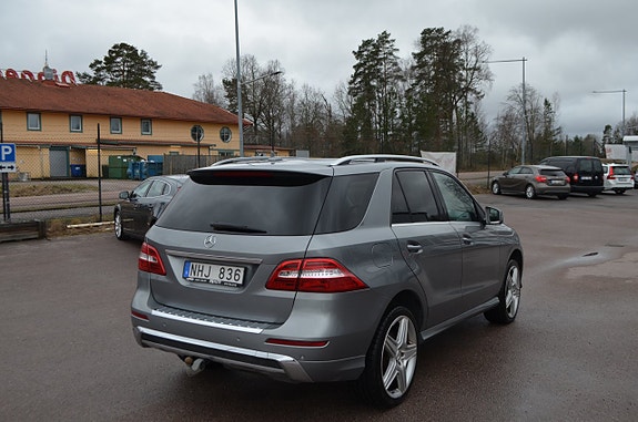 Mercedes-Benz ML350 6 of 24