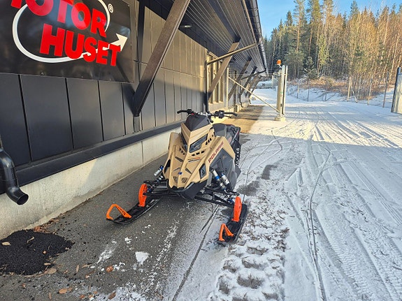 Polaris 850 SWITCHBACK ASSAULT 146 -24 2 of 5