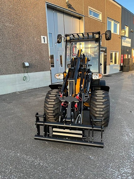 JCB 403 Plus Agri 3 of 5