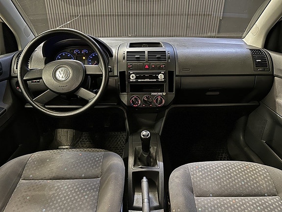 Volkswagen Polo 16 of 23