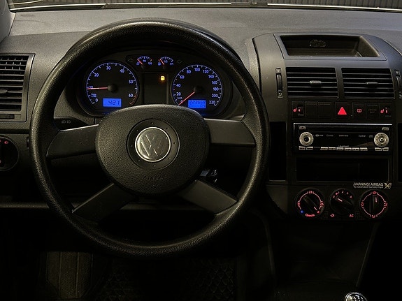 Volkswagen Polo 17 of 23
