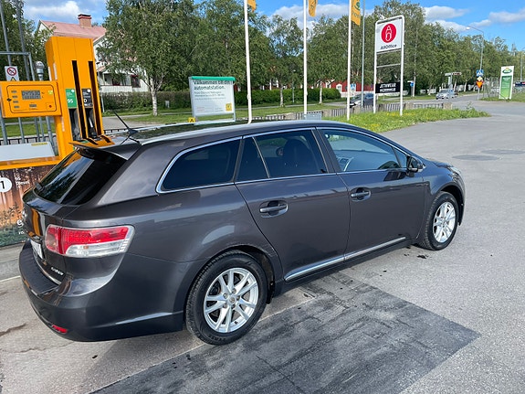 Toyota Avensis 3 of 7