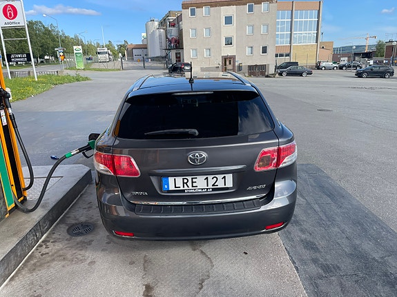 Toyota Avensis 2 of 7