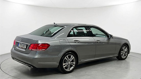 Mercedes-Benz E250 3 of 5