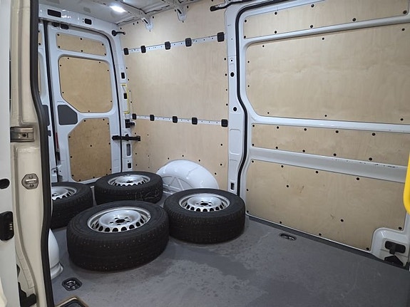 Volkswagen Crafter 5 of 9