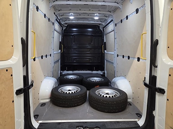 Volkswagen Crafter 8 of 9