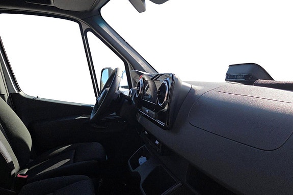 Mercedes-Benz eSprinter 420 10 of 11