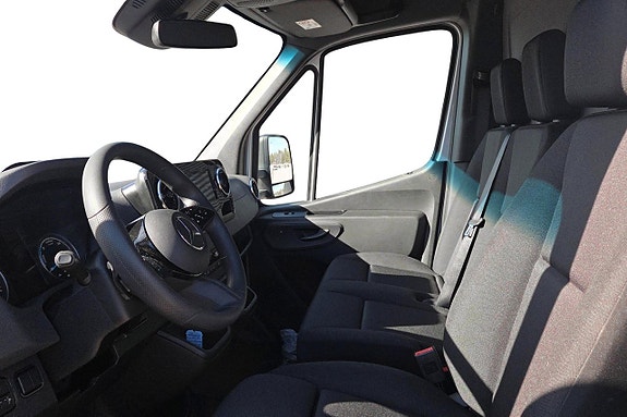 Mercedes-Benz eSprinter 420 7 of 11