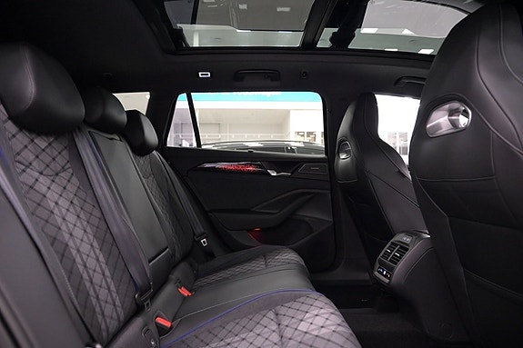 Volkswagen Passat 9 of 28