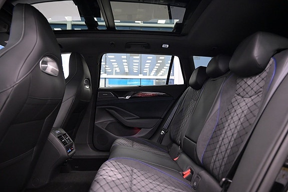 Volkswagen Passat 10 of 28