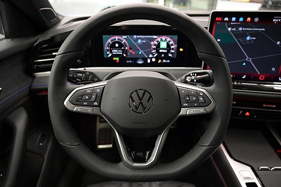 Volkswagen Passat 13 of 28