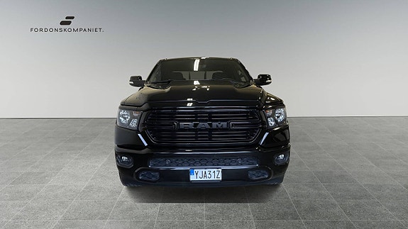 Dodge RAM 1500 2 of 5