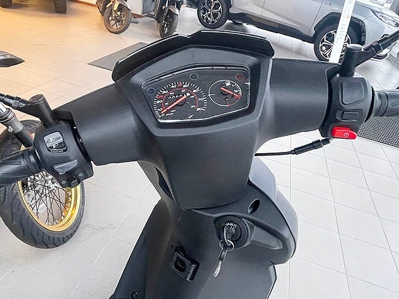 Peugeot Kisbee S Black Edition 3 of 3